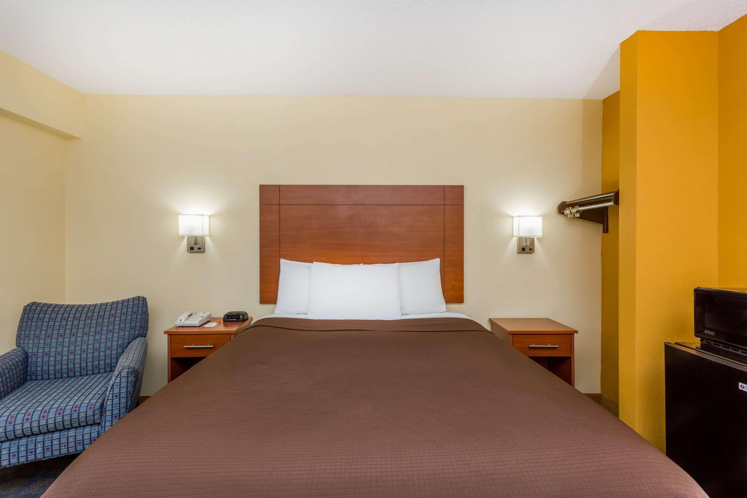 Howard Johnson By Wyndham Spartanburg Expo Center Bagian luar foto