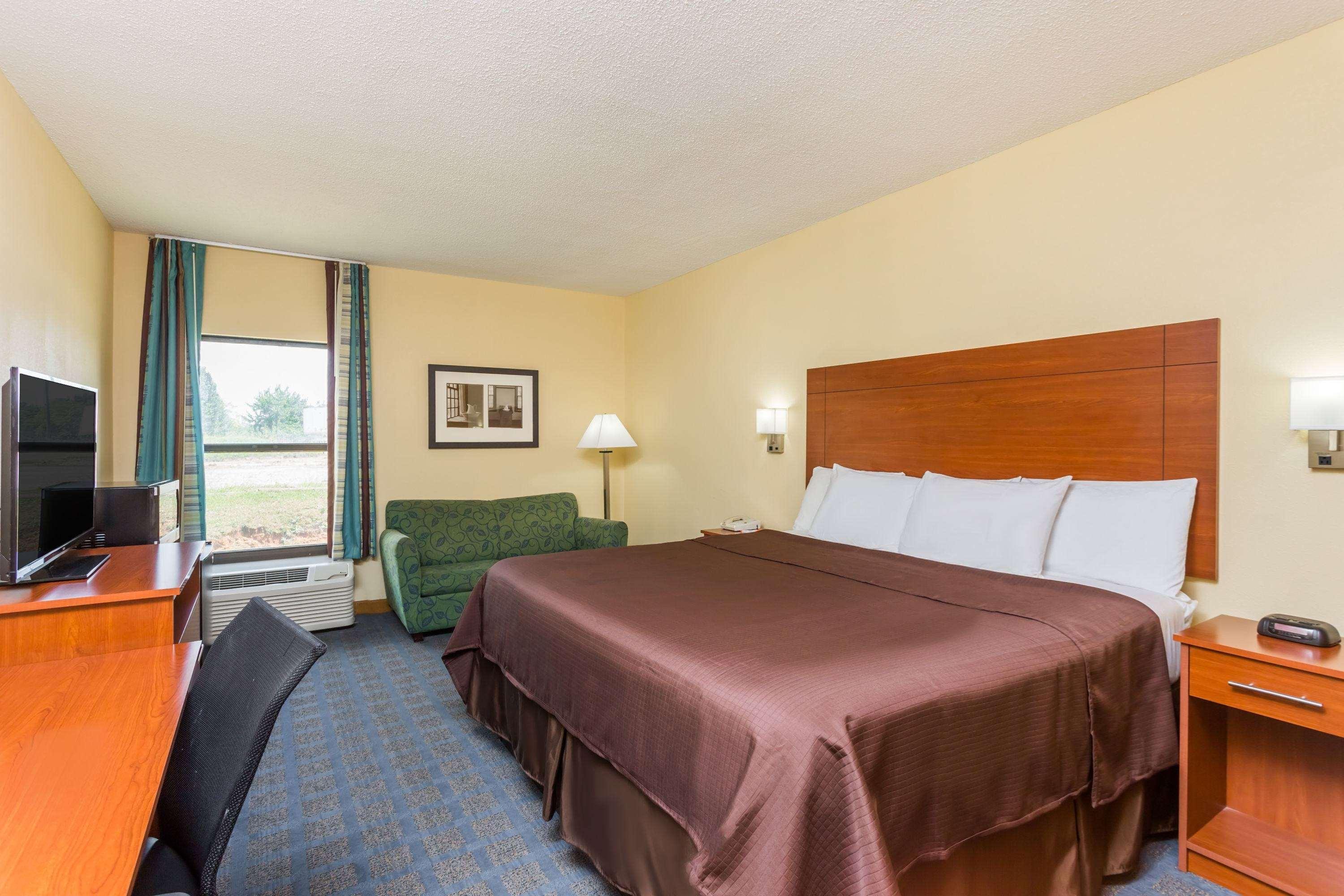 Howard Johnson By Wyndham Spartanburg Expo Center Bagian luar foto