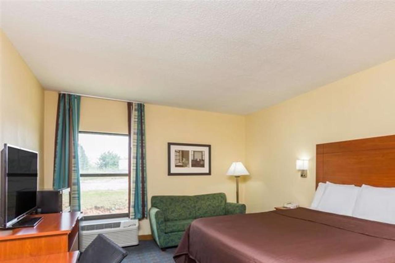 Howard Johnson By Wyndham Spartanburg Expo Center Bagian luar foto